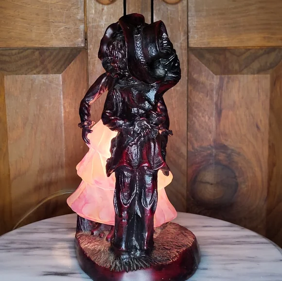 Romantic Silhouette Lamp with Pink Glow - Picture 7 of 12